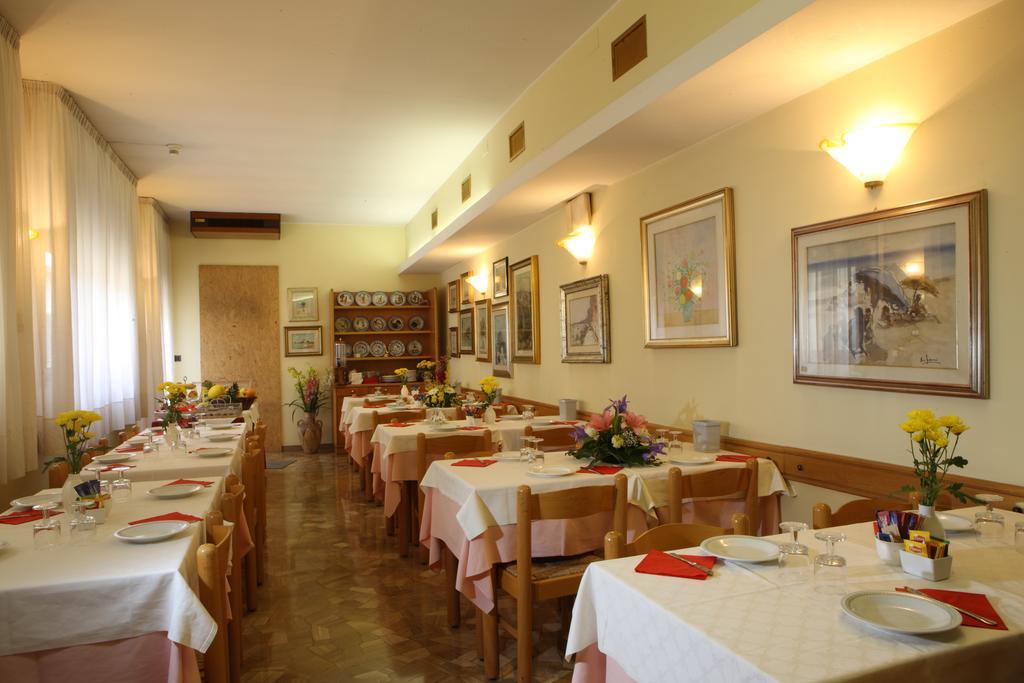 דולו Albergo Alla Campana מראה חיצוני תמונה