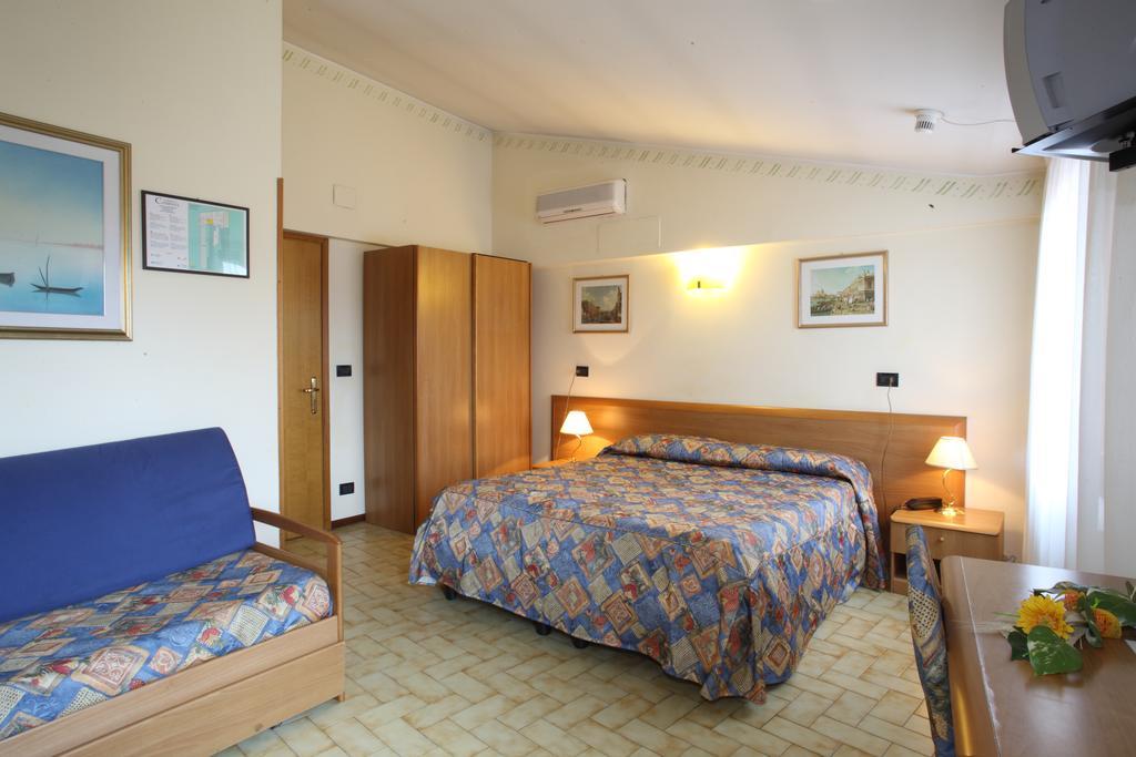 דולו Albergo Alla Campana מראה חיצוני תמונה