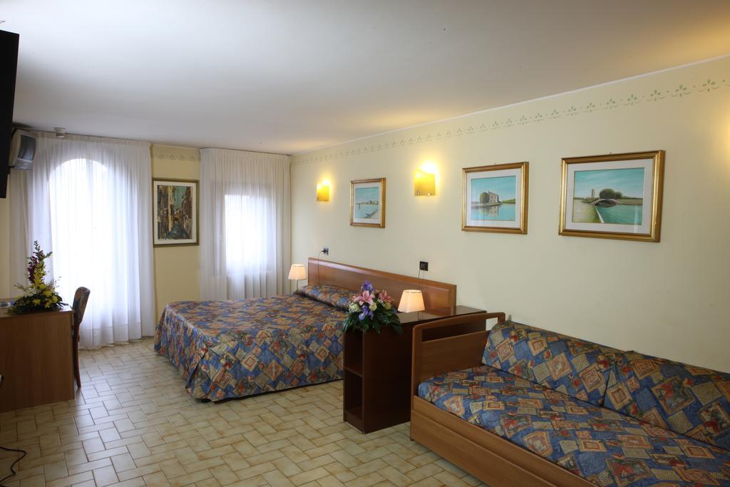 דולו Albergo Alla Campana מראה חיצוני תמונה